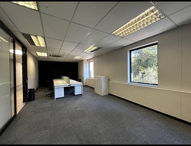 74M² OFFICE TO LET IN SANDTON CENTRAL